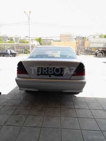 Mercedes C 220 1999, 265,000 km - 2.2 l - Bakı