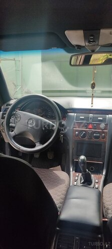 Mercedes E 220 1996, 587,000 km - 2.2 l - Yevlax