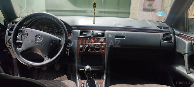 Mercedes E 220 1996, 587,000 km - 2.2 l - Yevlax