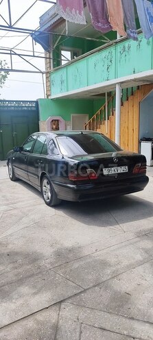 Mercedes E 220 1996, 587,000 km - 2.2 l - Yevlax