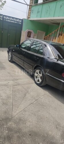 Mercedes E 220 1996, 587,000 km - 2.2 l - Yevlax