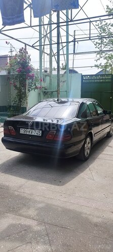 Mercedes E 220 1996, 587,000 km - 2.2 l - Yevlax