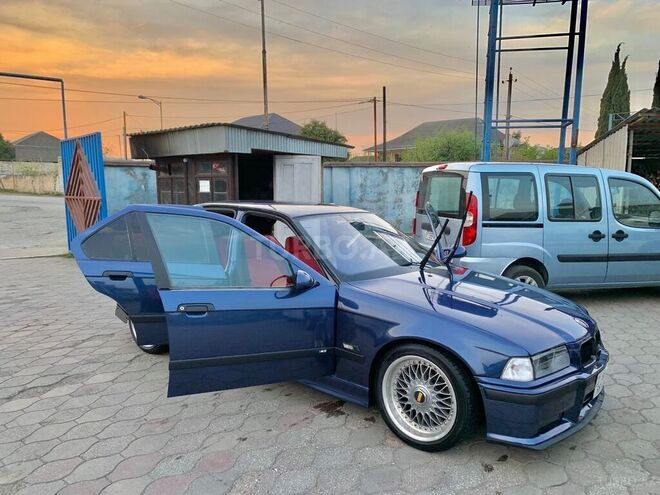 BMW 325 1993, 327,000 km - 2.5 l - Astara