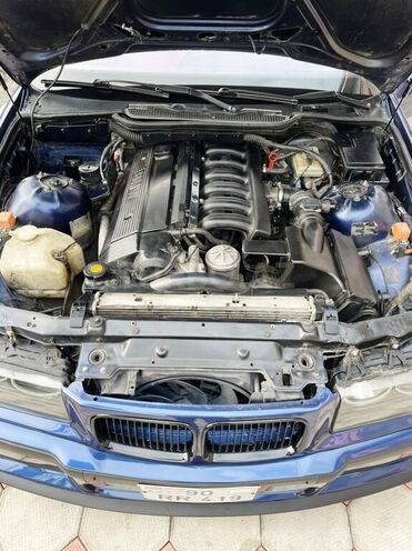 BMW 325 1993, 327,000 km - 2.5 l - Astara