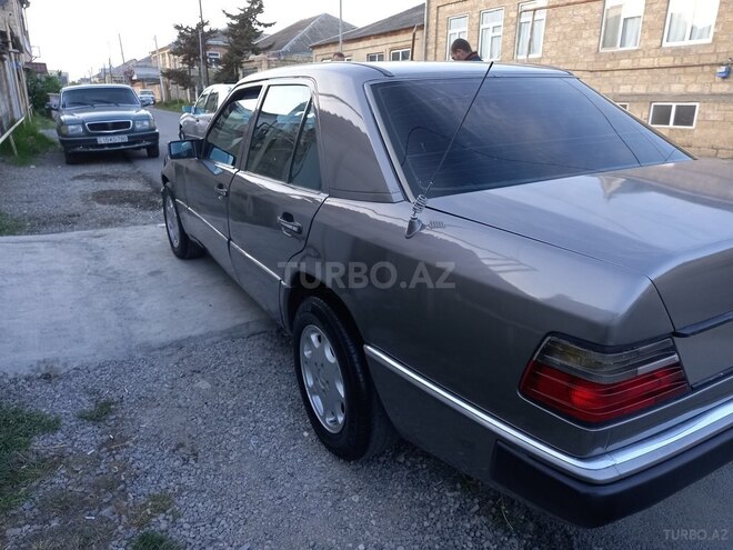 Mercedes E 200 1992, 888,000 km - 2.0 l - Quba