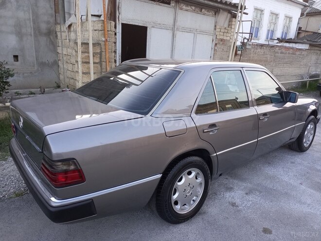 Mercedes E 200 1992, 888,000 km - 2.0 l - Quba