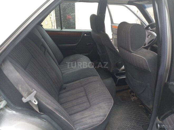 Mercedes E 200 1992, 888,000 km - 2.0 l - Quba