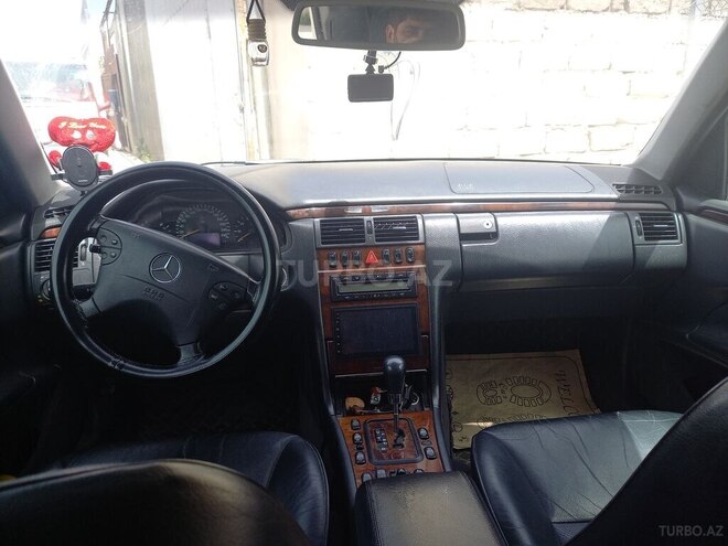Mercedes E 240 2000, 200,000 km - 2.6 l - Bakı