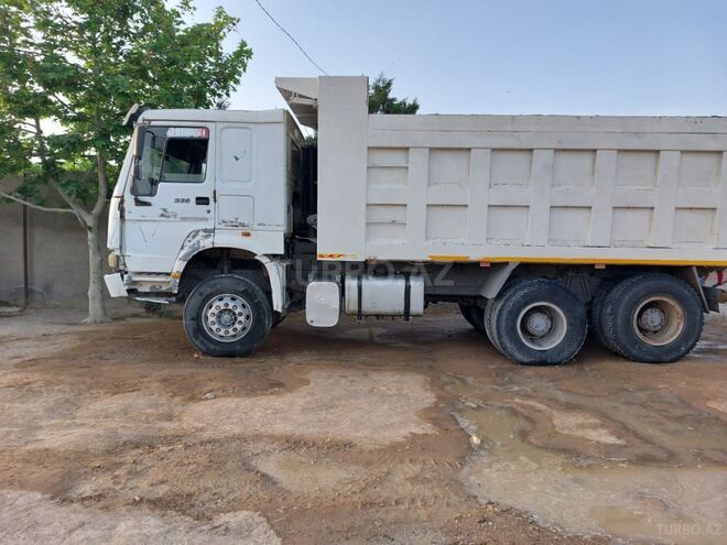 HOWO Sinotruk 2011, 350,000 km - 9.5 l - Qobustan