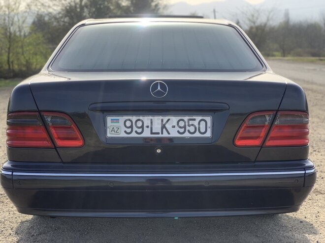 Mercedes E 270 2001, 295,000 km - 2.7 l - Bakı