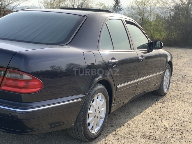 Mercedes E 270 2001, 295,000 km - 2.7 l - Bakı