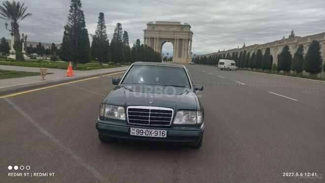 Mercedes E 220 1993, 12,345 km - 2.2 л - Gəncə