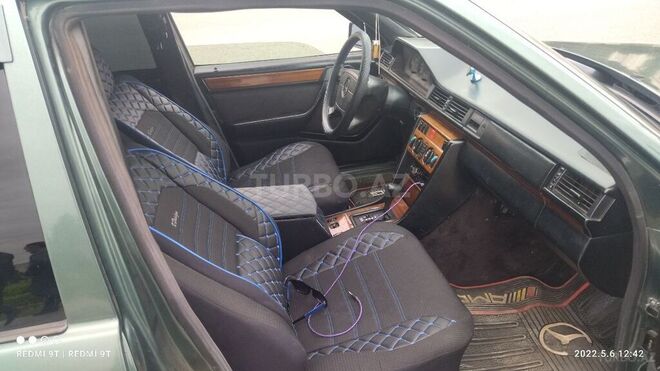 Mercedes E 220 1993, 12,345 km - 2.2 л - Gəncə