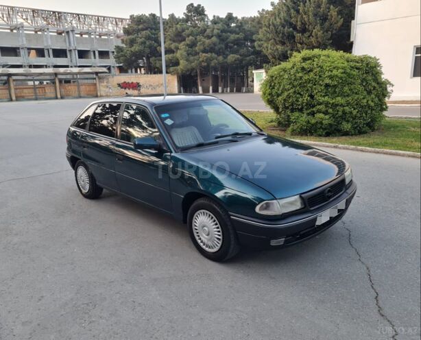 Opel Astra 1995, 324,000 km - 1.6 l - Sumqayıt