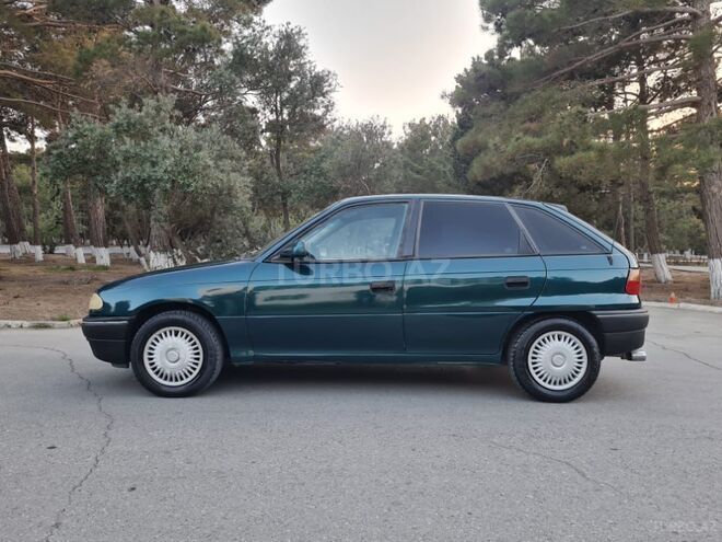 Opel Astra 1995, 324,000 km - 1.6 l - Sumqayıt
