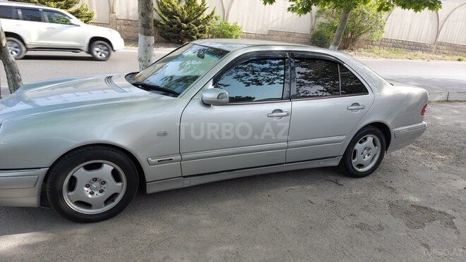 Mercedes E 220 1998, 330,000 km - 2.2 l - Bakı