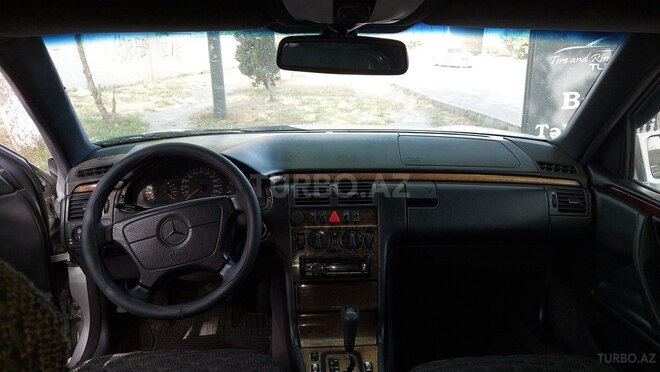 Mercedes E 220 1998, 330,000 km - 2.2 l - Bakı
