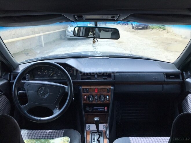 Mercedes E 220 1993, 218,000 km - 2.2 л - Bakı