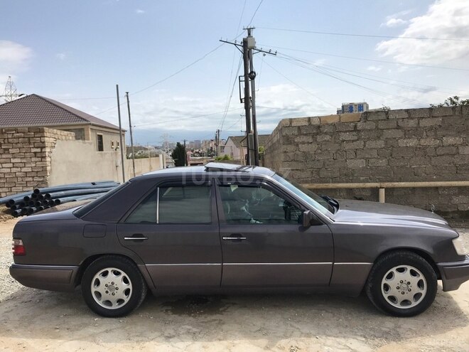Mercedes E 220 1993, 218,000 km - 2.2 л - Bakı