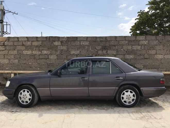 Mercedes E 220 1993, 218,000 km - 2.2 л - Bakı