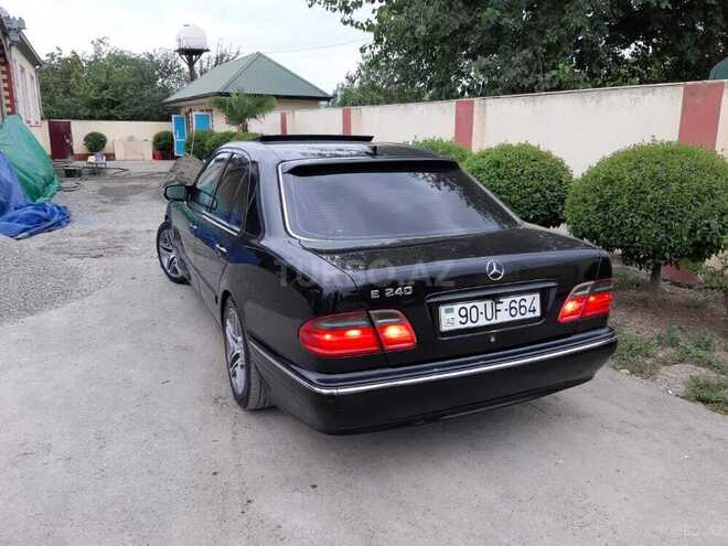 Mercedes E 240 2001, 310,585 km - 2.4 l - İmişli