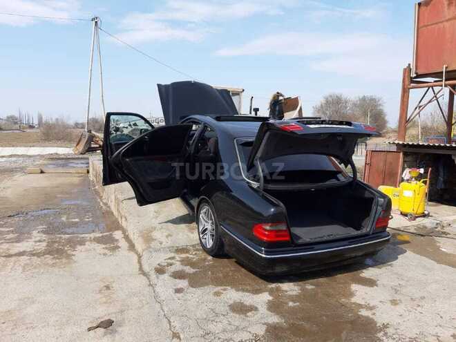 Mercedes E 240 2001, 310,585 km - 2.4 l - İmişli