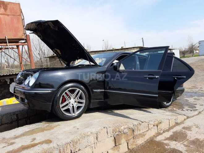 Mercedes E 240 2001, 310,585 km - 2.4 l - İmişli