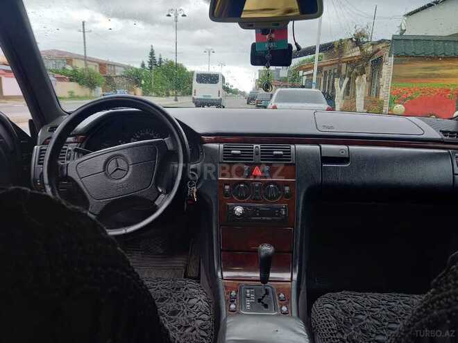 Mercedes E 230 1997, 217,000 km - 2.3 л - Quba