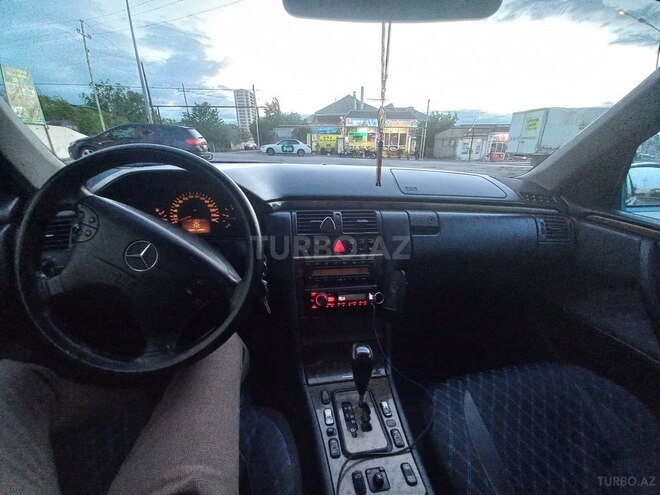 Mercedes E 220 2001, 537,867 km - 2.2 l - Bakı