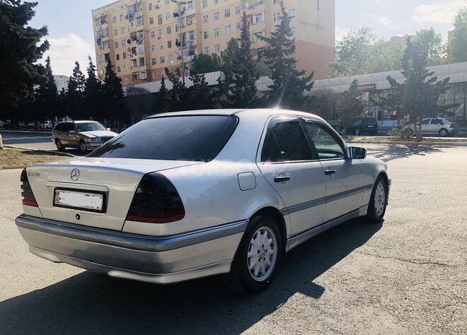 Mercedes C 220 1999, 342,600 km - 2.2 l - Sumqayıt