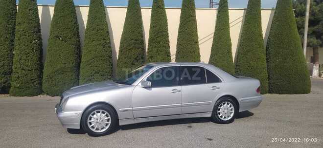 Mercedes E 220 2000, 390,000 km - 2.2 л - Bakı