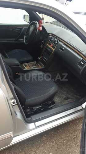 Mercedes E 270 2001, 351,000 km - 2.7 l - Bakı