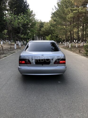 Mercedes E 220 1999, 310,000 km - 2.2 л - Xırdalan