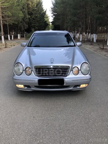 Mercedes E 220 1999, 310,000 km - 2.2 л - Xırdalan