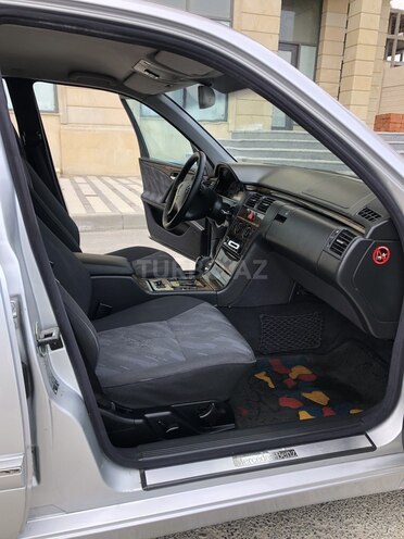 Mercedes E 220 1999, 310,000 km - 2.2 л - Xırdalan