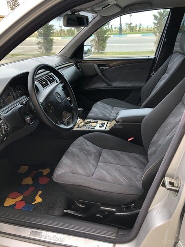 Mercedes E 220 1999, 310,000 km - 2.2 л - Xırdalan