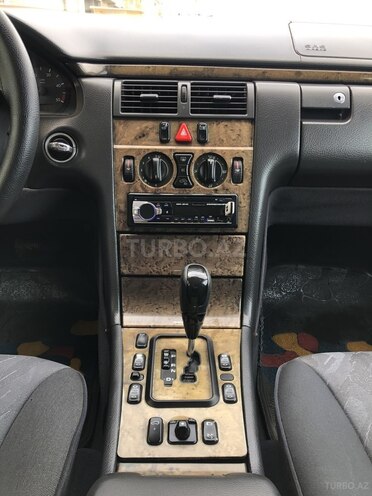 Mercedes E 220 1999, 310,000 km - 2.2 л - Xırdalan