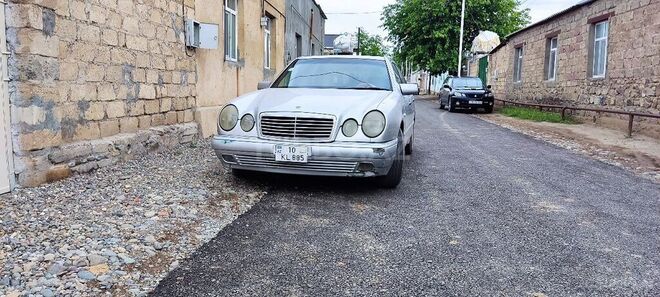 Mercedes E 200 1996, 210,000 km - 2.0 l - Samux