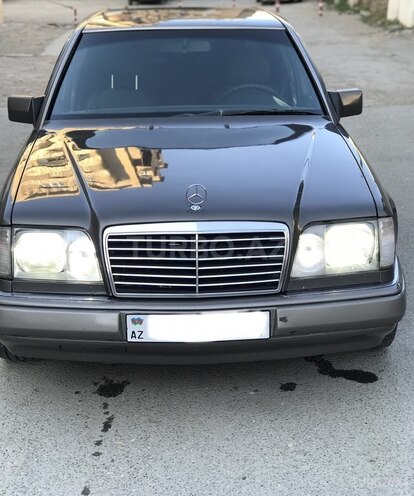 Mercedes E 250 1992, 470,831 km - 2.5 l - Bakı