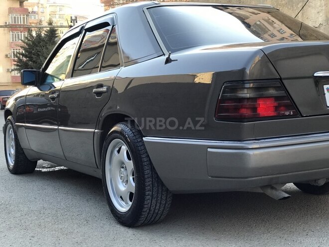 Mercedes E 250 1992, 470,831 km - 2.5 l - Bakı