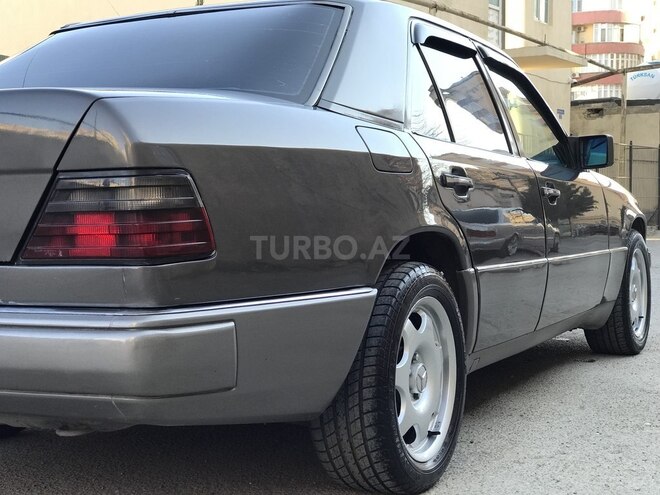 Mercedes E 250 1992, 470,831 km - 2.5 l - Bakı