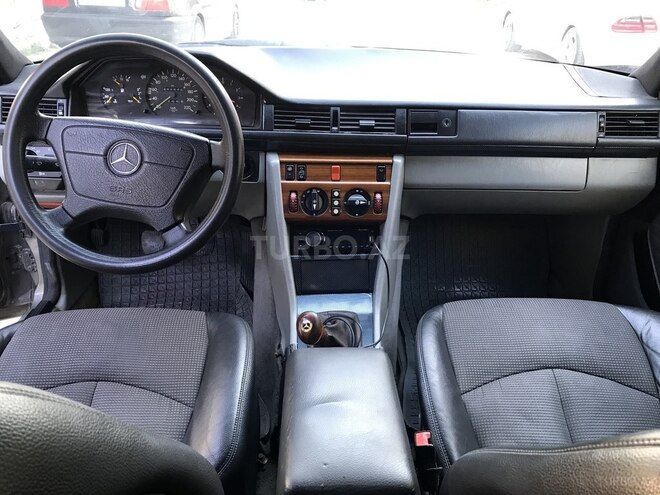 Mercedes E 250 1992, 470,831 km - 2.5 l - Bakı