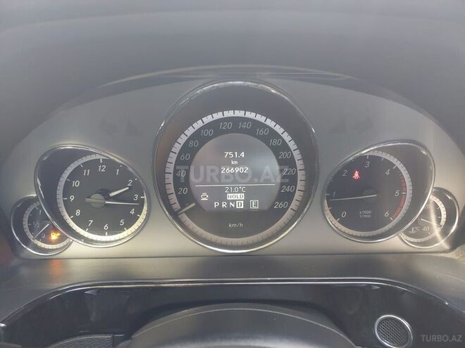 Mercedes E 220 2011, 265,000 km - 2.2 l - Bakı