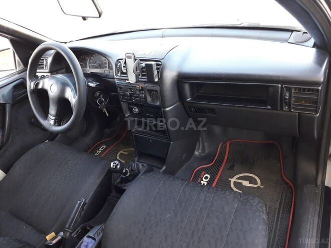 Opel Vectra 1994, 422,000 km - 1.7 l - Bakı