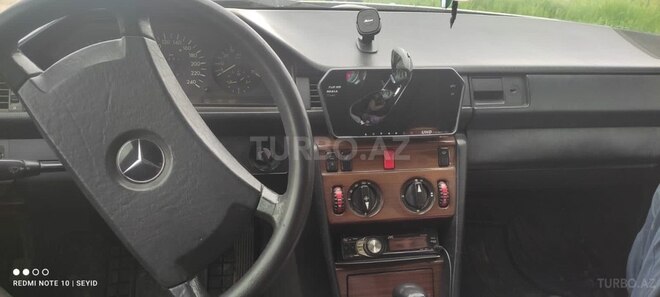 Mercedes E 200 1989, 394,725 km - 2.0 l - Qusar