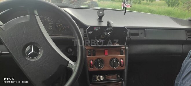Mercedes E 200 1989, 394,725 km - 2.0 l - Qusar