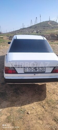 Mercedes E 200 1989, 394,725 km - 2.0 l - Qusar