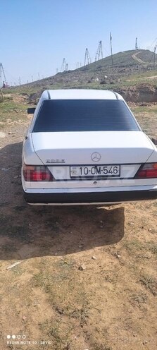 Mercedes E 200 1989, 394,725 km - 2.0 l - Qusar