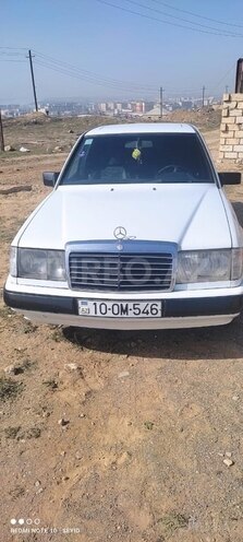Mercedes E 200 1989, 394,725 km - 2.0 l - Qusar