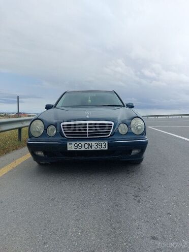 Mercedes E 220 2001, 298,000 km - 2.2 л - Quba